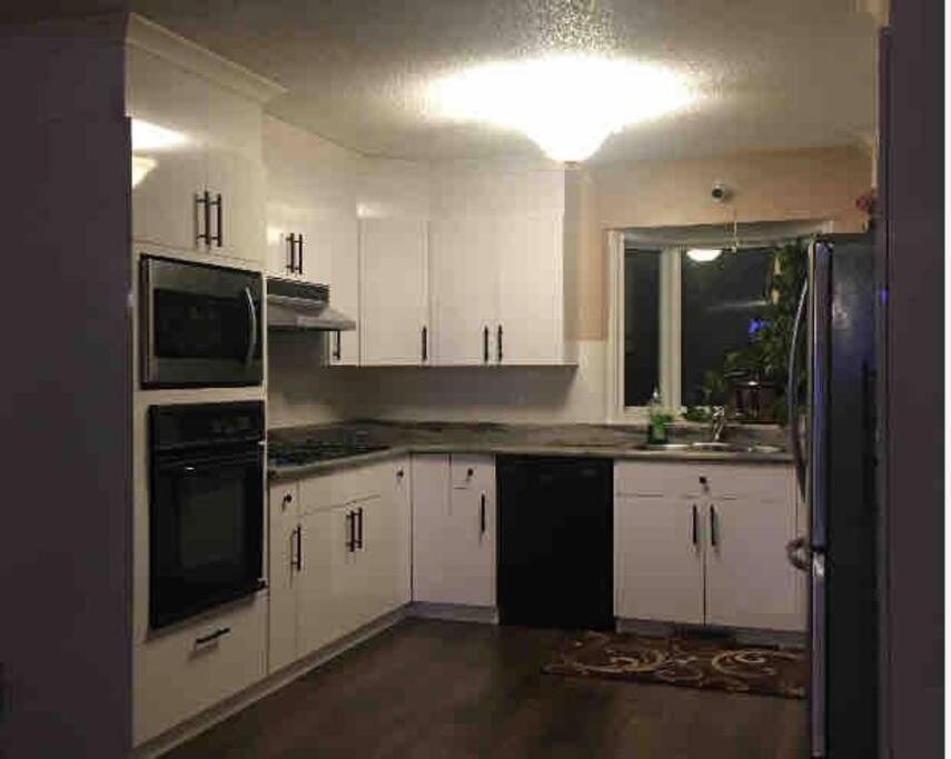 Renovated 4 Bedrooms 20 Sleeps Shopping Mall Edmonton Buitenkant foto