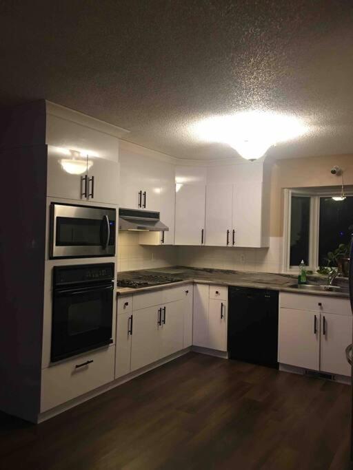 Renovated 4 Bedrooms 20 Sleeps Shopping Mall Edmonton Buitenkant foto